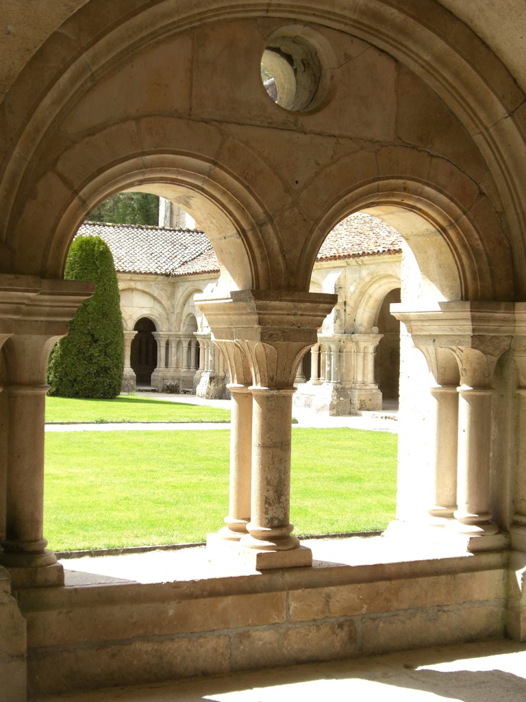 Through the Arches, Fontenay